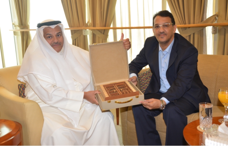 السيد سيدي الخليل ولد الرشيد في لقاء عمل مع رئيس غرفة التجارة بالكويت السيد سيدي الخليل ولد الرشيد في لقاء عمل مع رئيس غرفة التجارة بالكويت