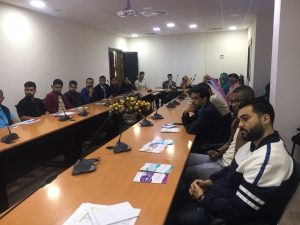 غرفة التجارة والصناعة والخدمات تنظم لقاءا تواصليا مع متدربي مركز العيون لتأهيل الكفاءات