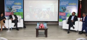 غرفة التجارة والصناعة والخدمات تنظم لقاءا تواصليا مع متدربي مركز العيون لتأهيل الكفاءات
