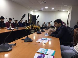 غرفة التجارة والصناعة والخدمات تنظم لقاءا تواصليا مع متدربي مركز العيون لتأهيل الكفاءات