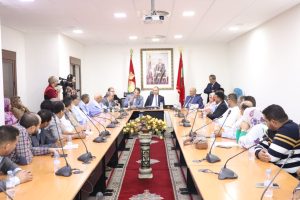 لقاء السيد وزير الصناعة والتجارة بأعضاء الغرفة والجمعيات المهنية بجهة العيون الساقية الحمراء